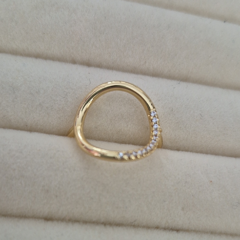 Elegant Gold Ring with Cz Accents